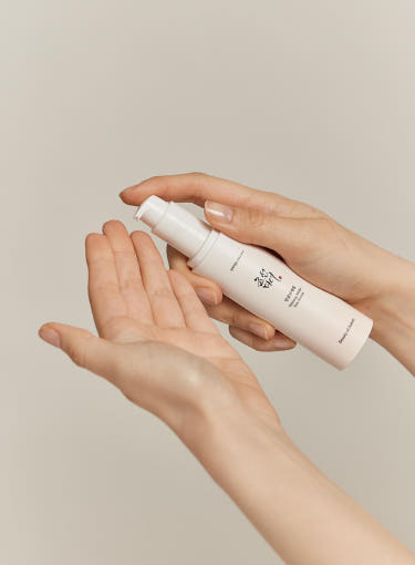 [Beauty of Joseon] Ginseng Moist Sun Serum 50ml (SPF50+ PA++++) - Berry Purple 